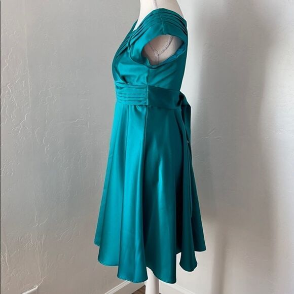 JodyāCaliforniaāTealĀ ShadeāSatināSilkāDressāSizeā3/4 - Picture 2 of 7